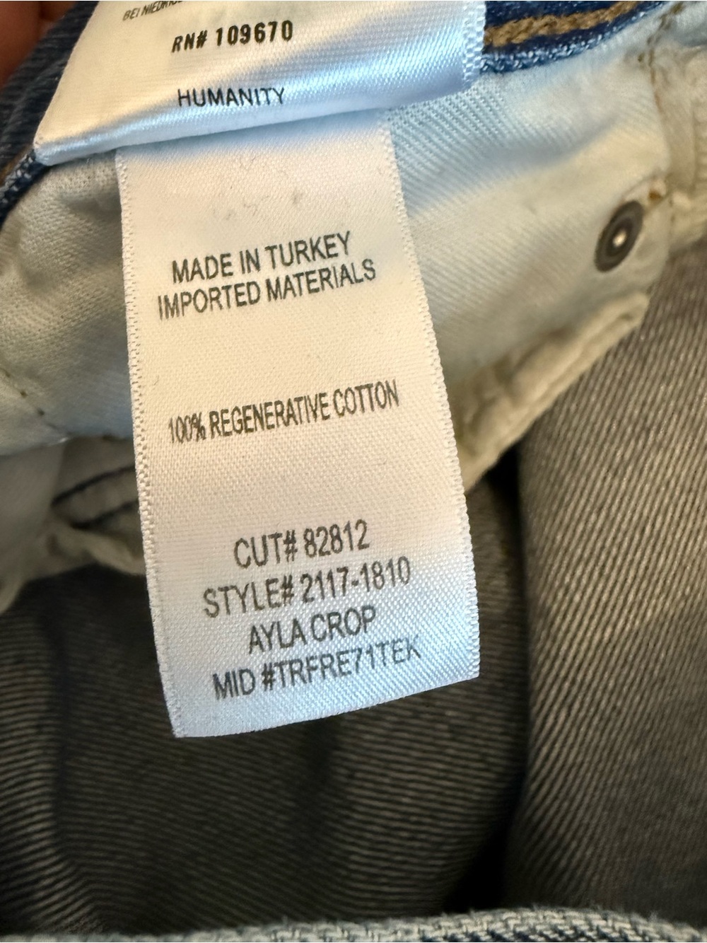 Citizens of Humanity Ayla Cropped Raw Hem - Picture 6 of 6